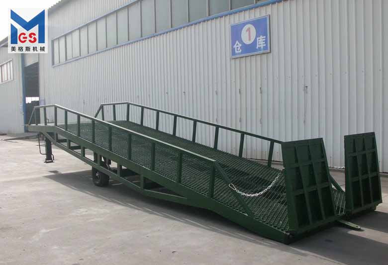 移動(dòng)式登車(chē)橋