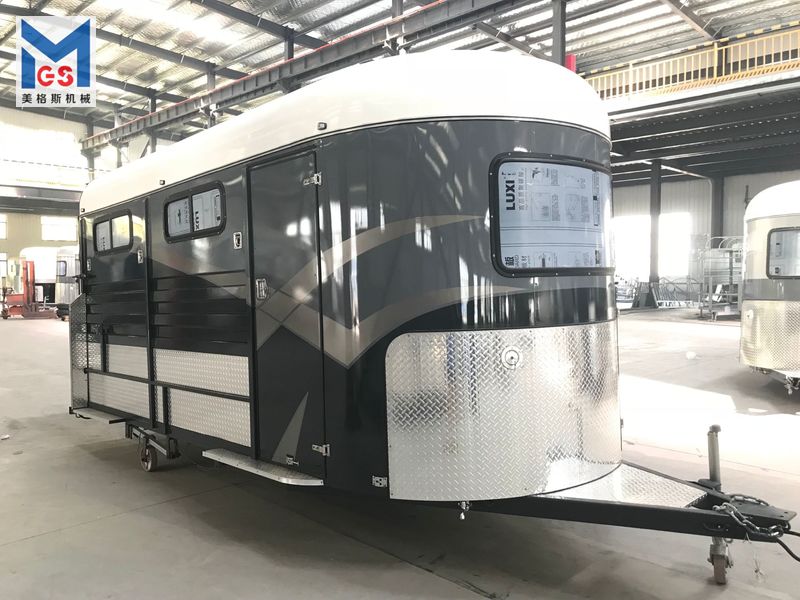 運(yùn)馬拖車