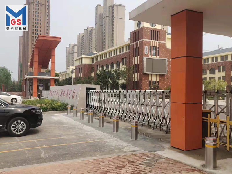 防沖撞升降柱