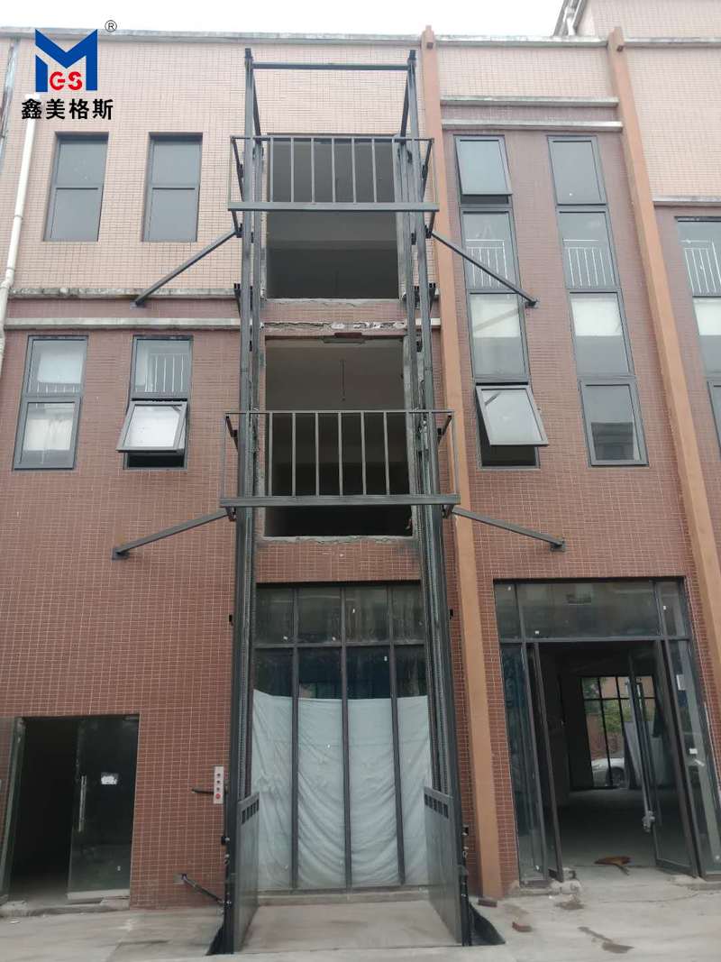 彭州市蒙陽鎮(zhèn)萬貫市場客戶在我司訂購1臺升降貨梯