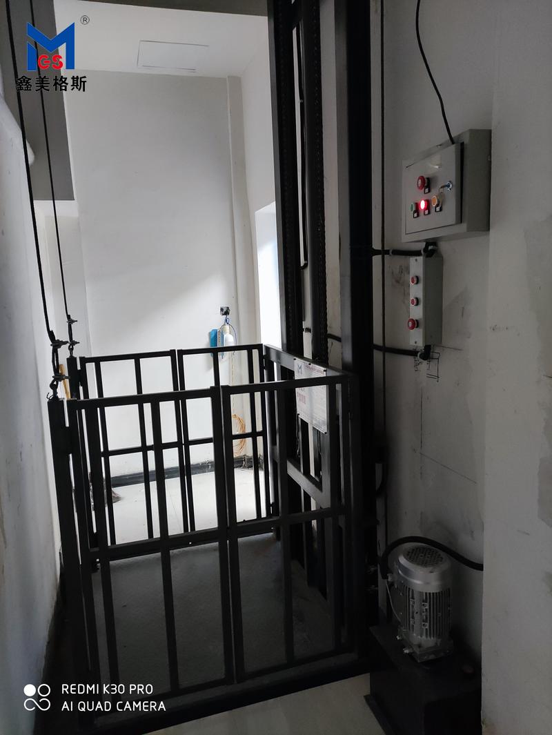 農業(yè)銀行劍閣縣鶴嶺支行在我司訂購1臺升降平臺